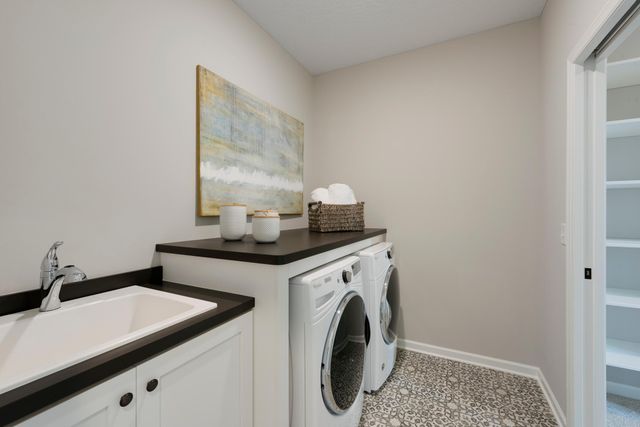 725 Crest Curve, Hudson, WI 54016