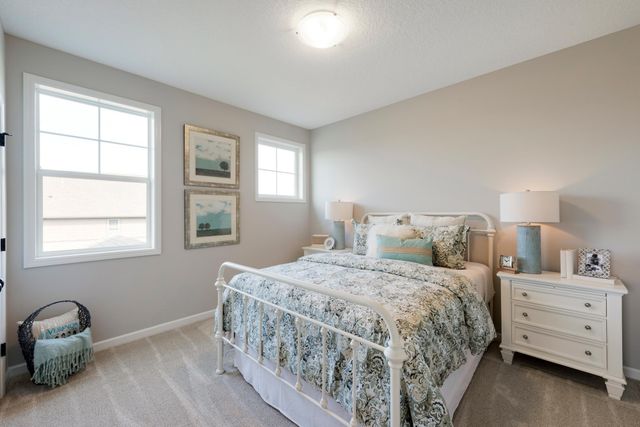 725 Crest Curve, Hudson, WI 54016