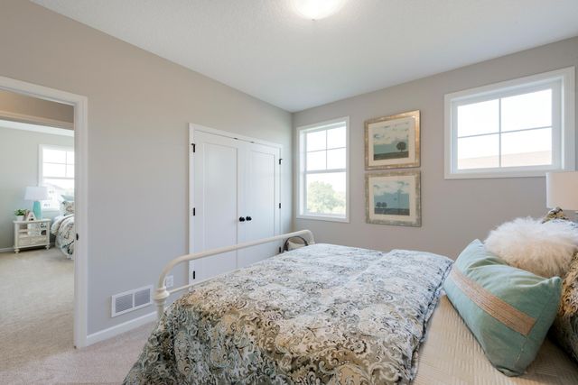 725 Crest Curve, Hudson, WI 54016