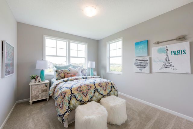 725 Crest Curve, Hudson, WI 54016