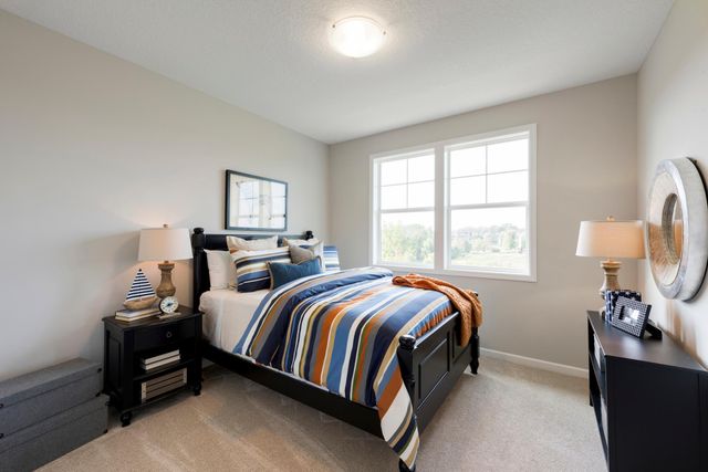 725 Crest Curve, Hudson, WI 54016