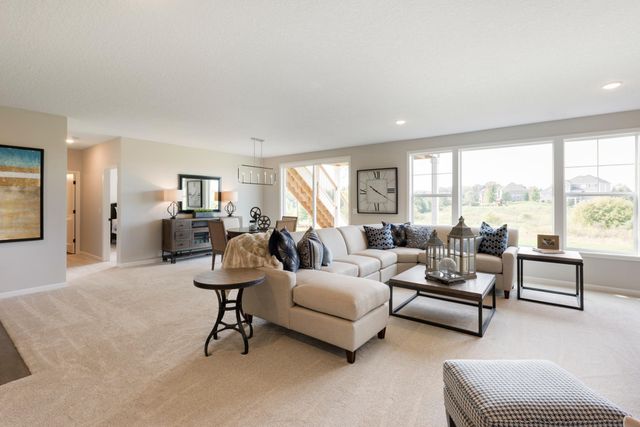 725 Crest Curve, Hudson, WI 54016