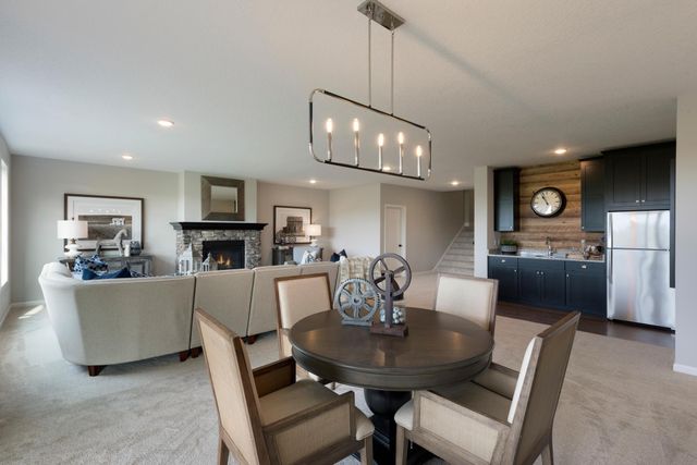 725 Crest Curve, Hudson, WI 54016