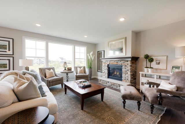 725 Crest Curve, Hudson, WI 54016