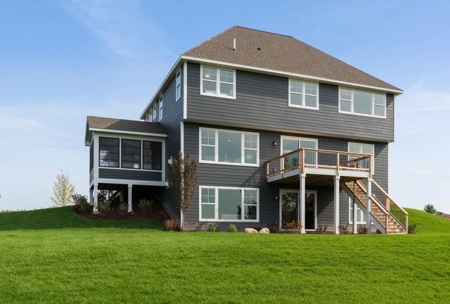 725 Crest Curve, Hudson, WI 54016