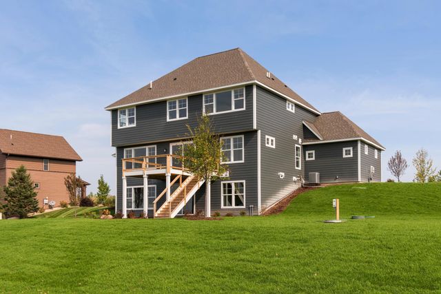 725 Crest Curve, Hudson, WI 54016