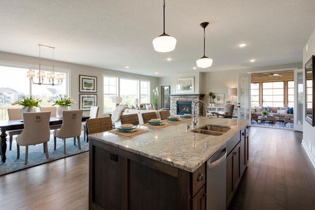 725 Crest Curve, Hudson, WI 54016