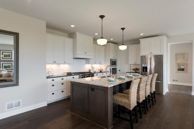 725 Crest Curve, Hudson, WI 54016