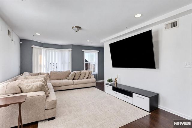 8512 Smith Avenue, North Bergen, NJ 07047