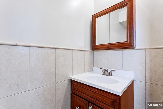 8512 Smith Avenue, North Bergen, NJ 07047