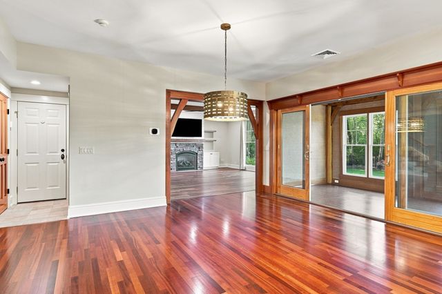 20 Bungalow Point, Wilbraham, MA 01095