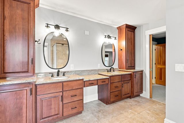 20 Bungalow Point, Wilbraham, MA 01095