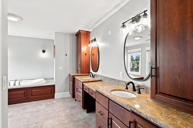 20 Bungalow Point, Wilbraham, MA 01095