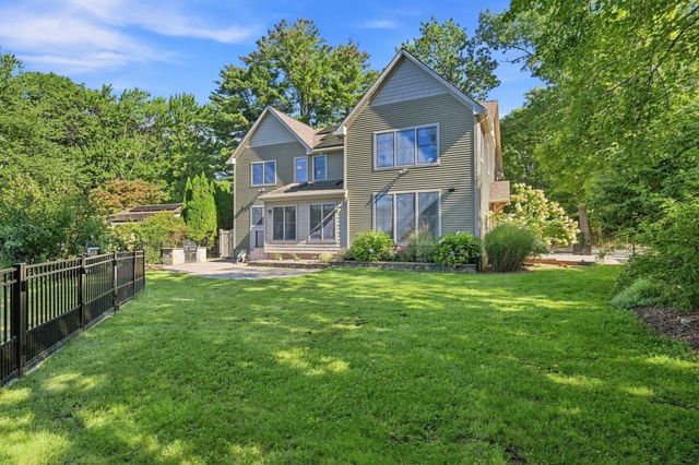 20 Bungalow Point, Wilbraham, MA 01095