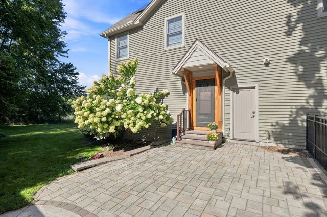 20 Bungalow Point, Wilbraham, MA 01095