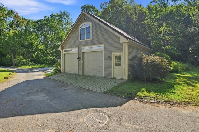 20 Bungalow Point, Wilbraham, MA 01095