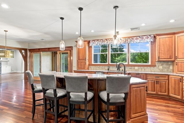 20 Bungalow Point, Wilbraham, MA 01095