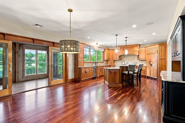 20 Bungalow Point, Wilbraham, MA 01095