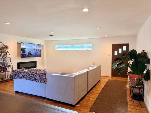 10208 San Lorenzo Drive, Dallas, TX 75228