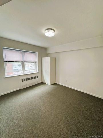 740 E Broadway 3E, Long Beach, NY 11561