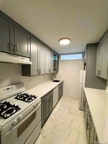 740 E Broadway 3E, Long Beach, NY 11561