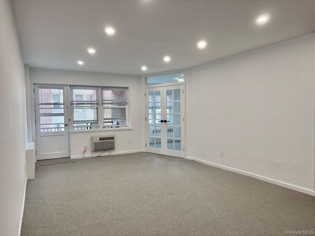 740 E Broadway 3E, Long Beach, NY 11561