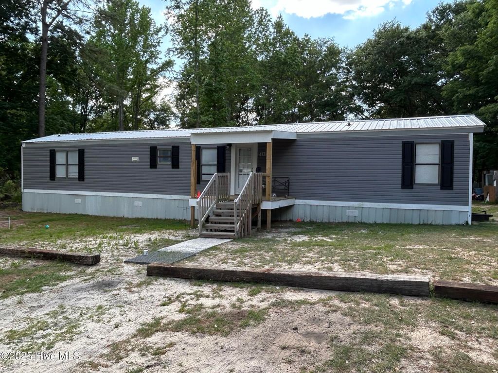 5240 Village Drive, Laurinburg, NC 28352