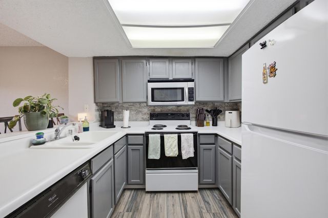 6041 Sequoia Road NW C13, Albuquerque, NM 87120