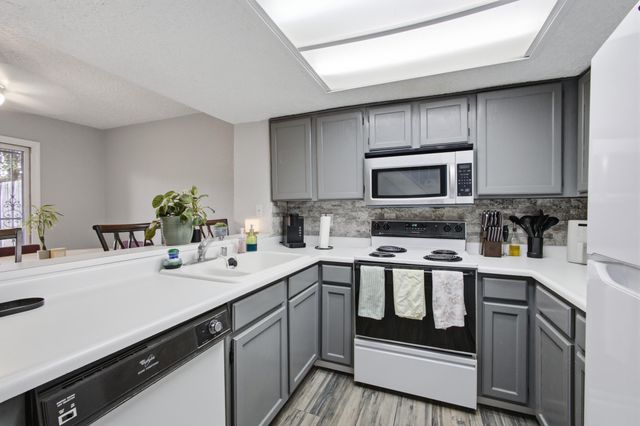 6041 Sequoia Road NW C13, Albuquerque, NM 87120