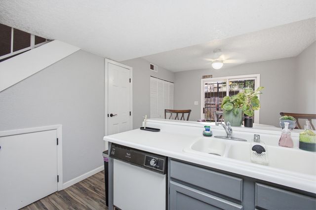 6041 Sequoia Road NW C13, Albuquerque, NM 87120