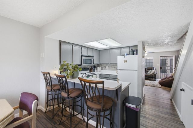 6041 Sequoia Road NW C13, Albuquerque, NM 87120