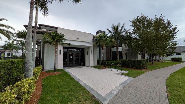 8001 NW 41st Street F-204, Doral, FL 33166