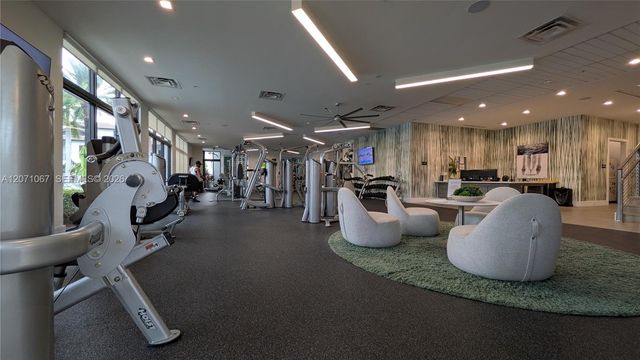 8001 NW 41st Street F-204, Doral, FL 33166