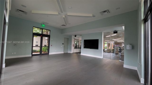 8001 NW 41st Street F-204, Doral, FL 33166