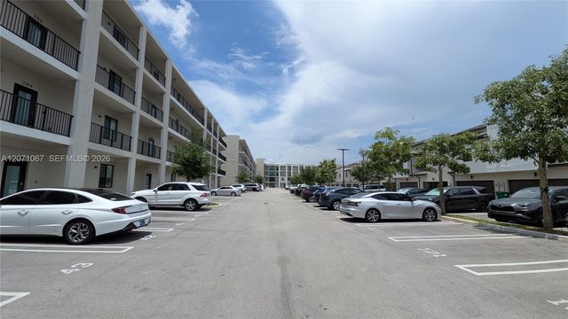 8001 NW 41st Street F-204, Doral, FL 33166