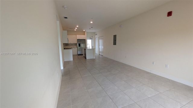 8001 NW 41st Street F-204, Doral, FL 33166