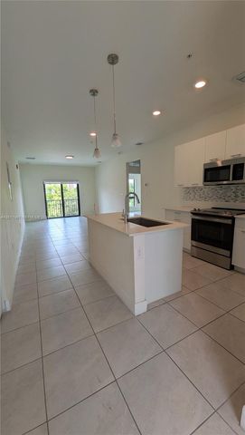 8001 NW 41st Street F-204, Doral, FL 33166