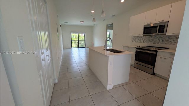 8001 NW 41st Street F-204, Doral, FL 33166