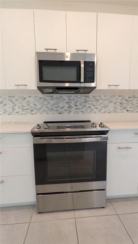8001 NW 41st Street F-204, Doral, FL 33166