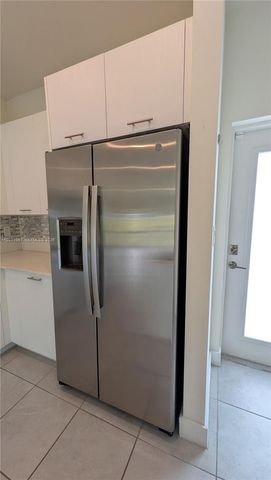8001 NW 41st Street F-204, Doral, FL 33166