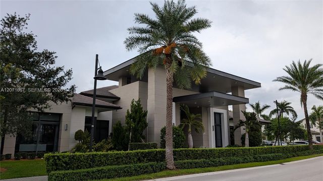 8001 NW 41st Street F-204, Doral, FL 33166