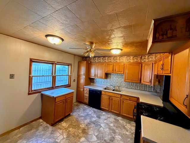 2010 Latham Street, Rockford, IL 61103