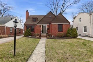 10814 Elgin Avenue, Huntington Woods, MI 48070