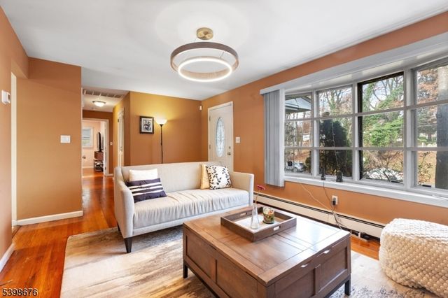 65 Willow Ave, Woodbridge Twp., NJ 08830