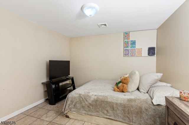 65 Willow Ave, Woodbridge Twp., NJ 08830