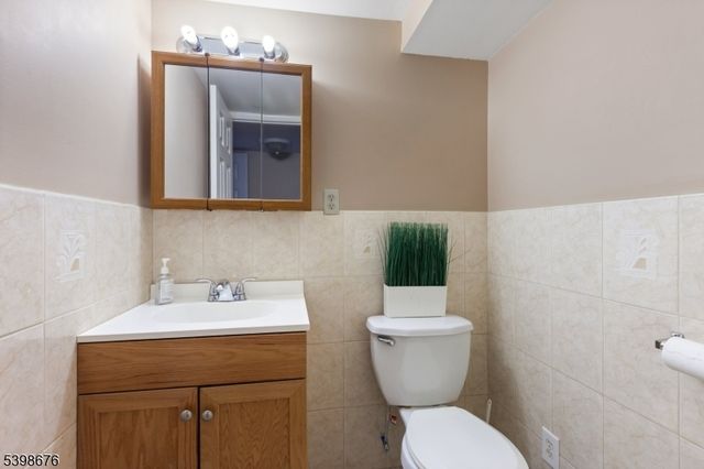 65 Willow Ave, Woodbridge Twp., NJ 08830