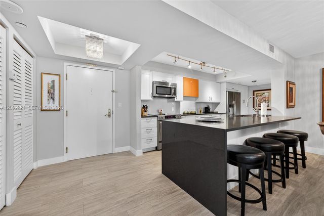 5757 Collins Ave 1104, Miami Beach, FL 33140