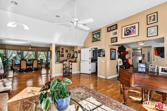 5119 Quakertown Avenue, Woodland Hills, CA 91364