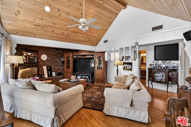 5119 Quakertown Avenue, Woodland Hills, CA 91364