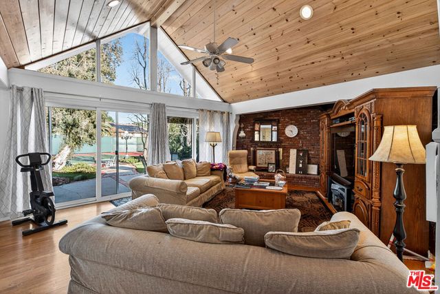 5119 Quakertown Avenue, Woodland Hills, CA 91364